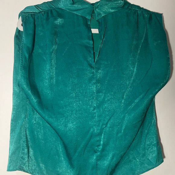 RUCHED SATIN EFFECT TOP GREEN - Picture 8 of 8
